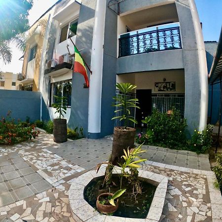 Ker Adja Apartamento Ziguinchor Exterior foto